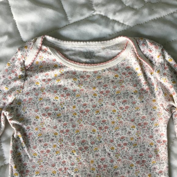 ⚪ Carter's baby girl 24 mo floral print long sleeve lap shoulder onesie - Picture 5 of 9